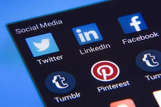 Teraz znajdziesz nas na Facebooku i LinkedIn!